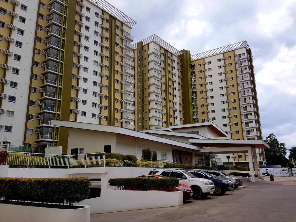 Keys 'N Places Holiday Rentals At Mesaverte Condo Cagayan de Oro Luaran gambar